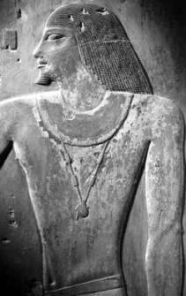 Entre os escritos do Ptah-Hotep foram preservadas 37 máximas de sabedoria de vida disponíveis no Papiro Prisse, além de outros dois papiros com fragmentos atribuídos ao mesmo autor. Conforme os estudos de vários egiptólogos, o material foi escrito aproximadamente 2.200 anos Antes da Era Comum. As máximas foram organizadas primeiro por Christian Jacq, no livro <em>Les Maximes de Ptah-Hotep, l’enseignement d’un sage au temps des pyramides</em> (2004).