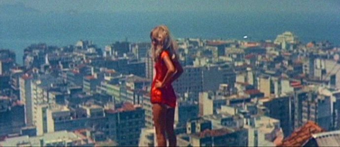 Helena Ignez em Copacabana Mon Amour (1970), de Rogério Sganzerla 