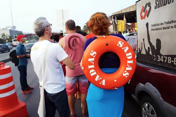 TRABALHEI COM O ÔNIBUS ESCOLAR NO JOGO DE CARROS REBAIXADOS 